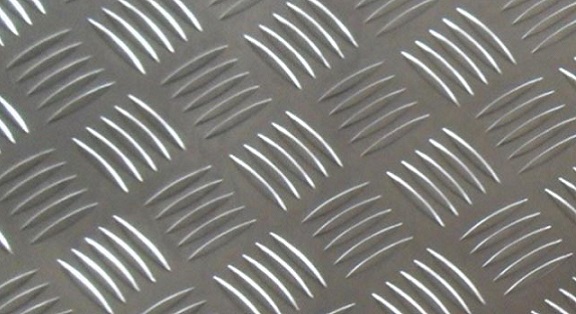 五条筋花纹铝板-1.2mm厚度以上-防滑花纹板厂家-太阳集团tyc151